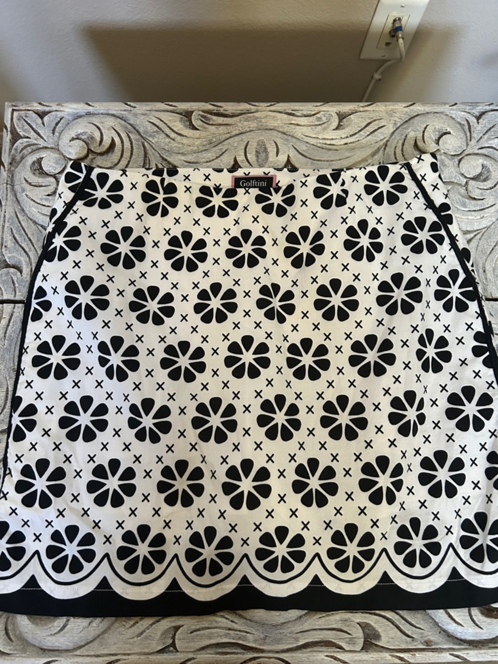 Golftini Black & White Floral Scalloped Mini Skirt